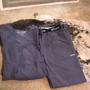 Grey’s anatomy women’s scrub set!